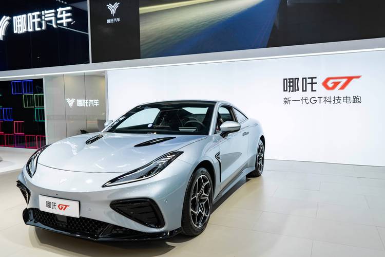 成都新津区阳福贝企业管理咨询哪吒汽车在智能汽车领域的表现，领途汽车在新能源汽车市场中的影响力